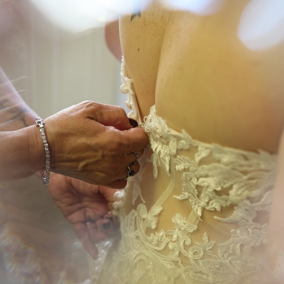 Martin Thornburg wedding gown - Picture 5 of 7